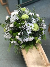 White and green posy